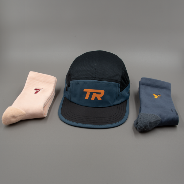 BACK INTO SPRING BUNDLE - RUNNING HAT + 2 PAIRS OF SOCKS